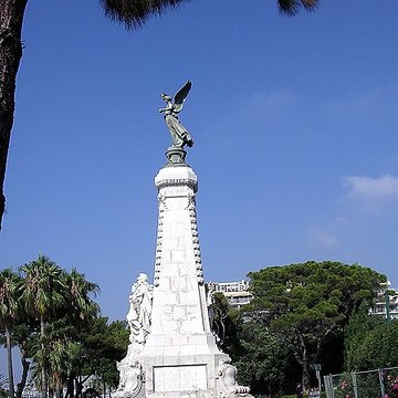 Monument du centenaire de la réunion à la France situé dans le jardin Albert Ier
