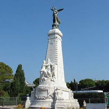 Monument du centenaire de la réunion à la France situé dans le jardin Albert Ier