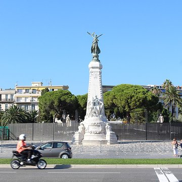 Monument du centenaire de la réunion à la France situé dans le jardin Albert Ier