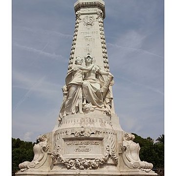 Monument du centenaire de la réunion à la France situé dans le jardin Albert Ier