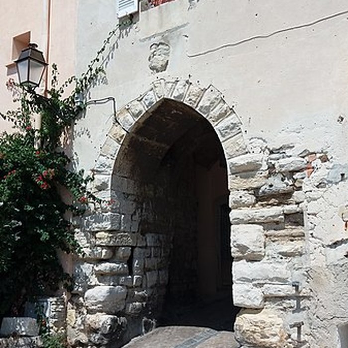 Photo de Remparts avec leurs deux portes restes