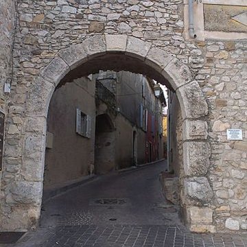 Remparts avec leurs deux portes restes