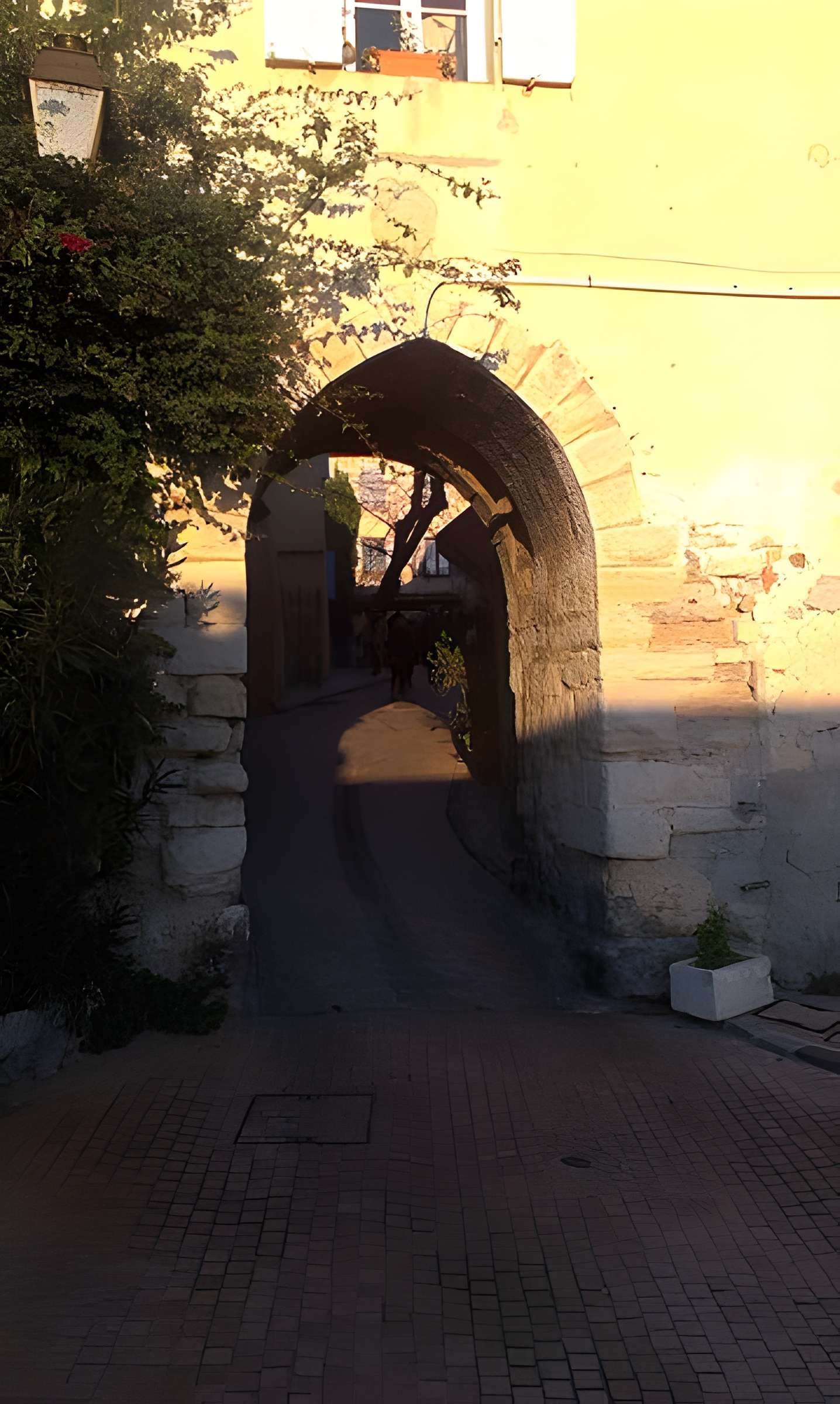 Remparts avec leurs deux portes (restes)