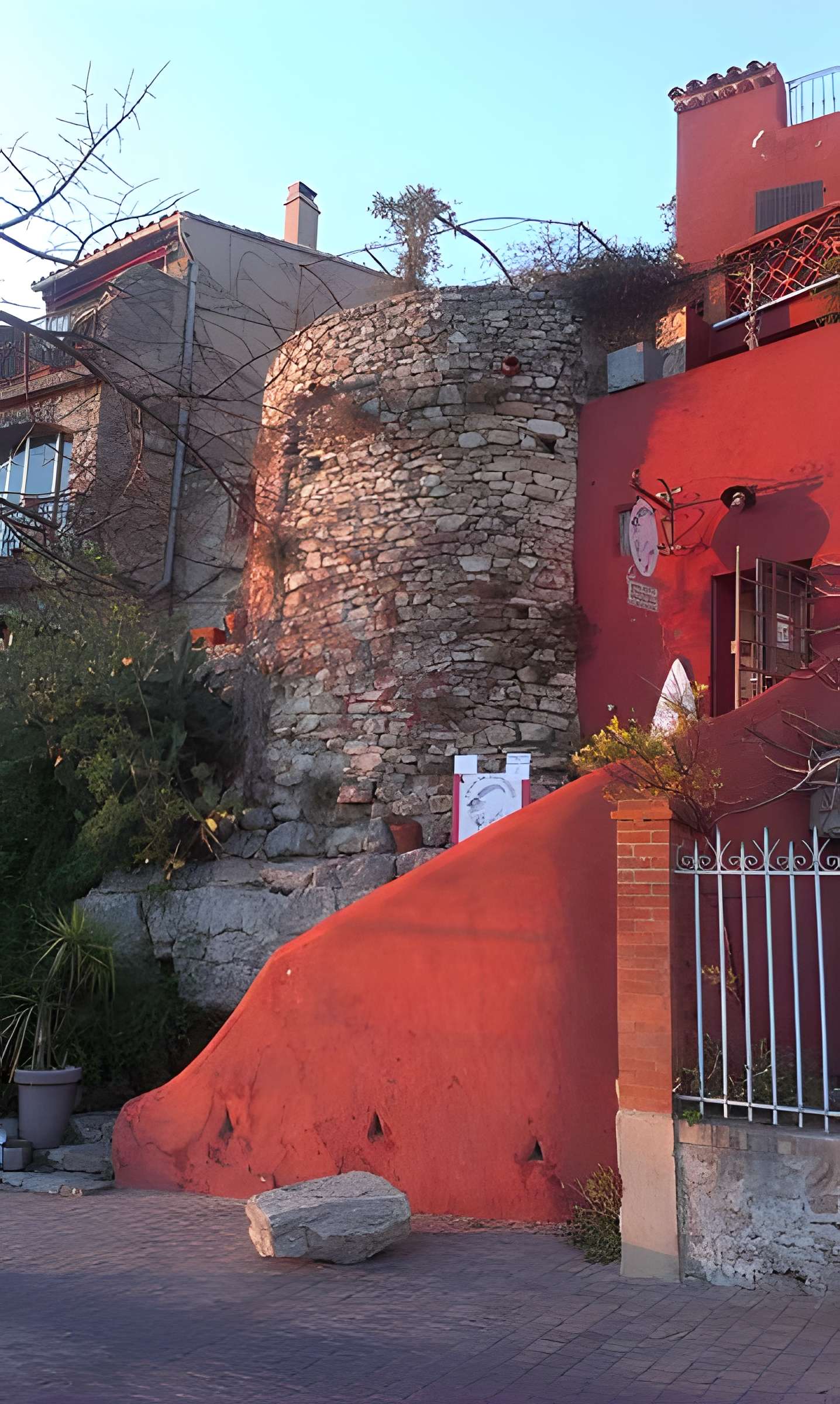 Remparts avec leurs deux portes (restes)