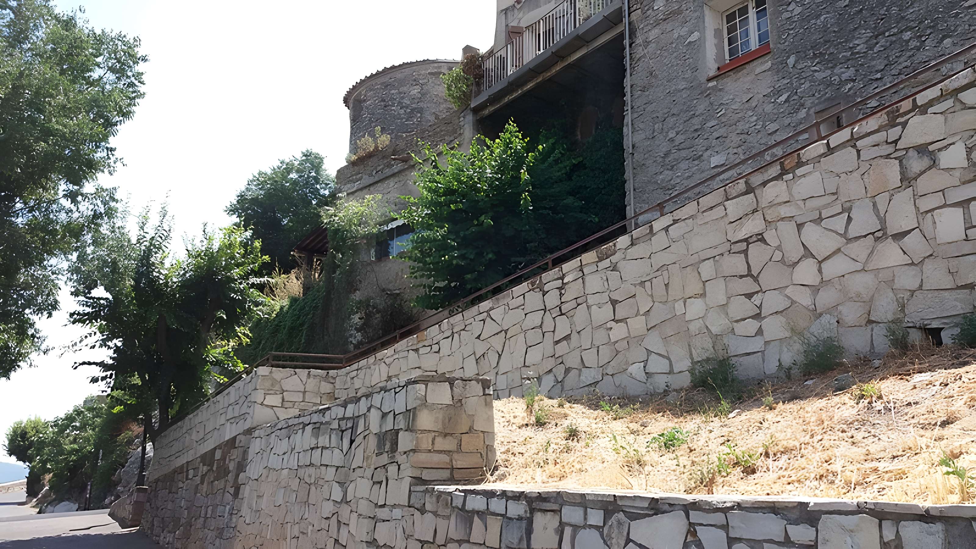 Remparts avec leurs deux portes (restes)