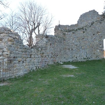 Vestiges du castrum et de la chapelle Saint-Barthélemy