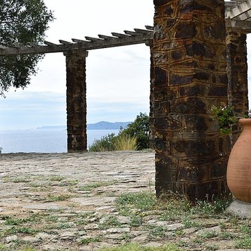Pergola ronde du Pateck et escalier fleuri