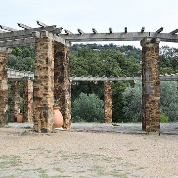 Pergola ronde du Pateck et escalier fleuri