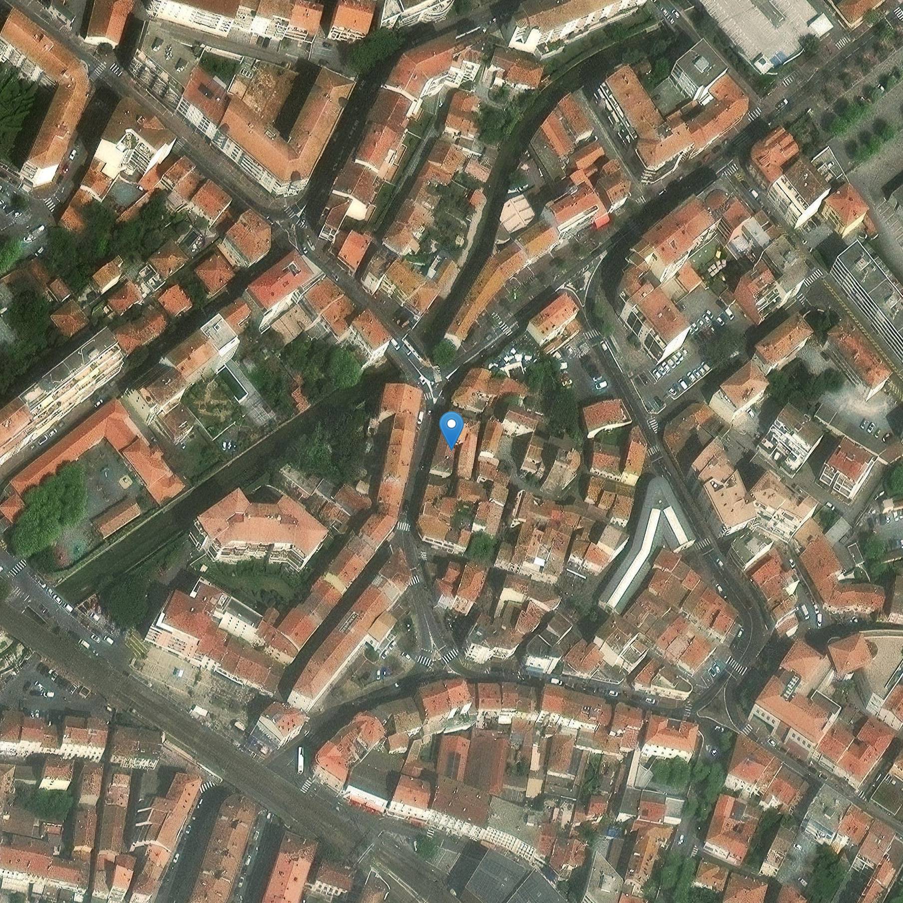 Photo de 旧教堂附近的建筑物