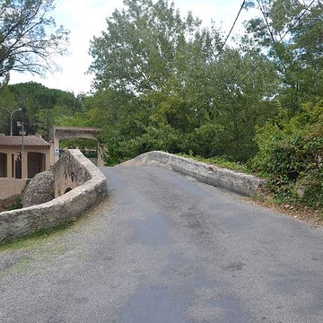 Pont du Gourgaret sur la Bresque