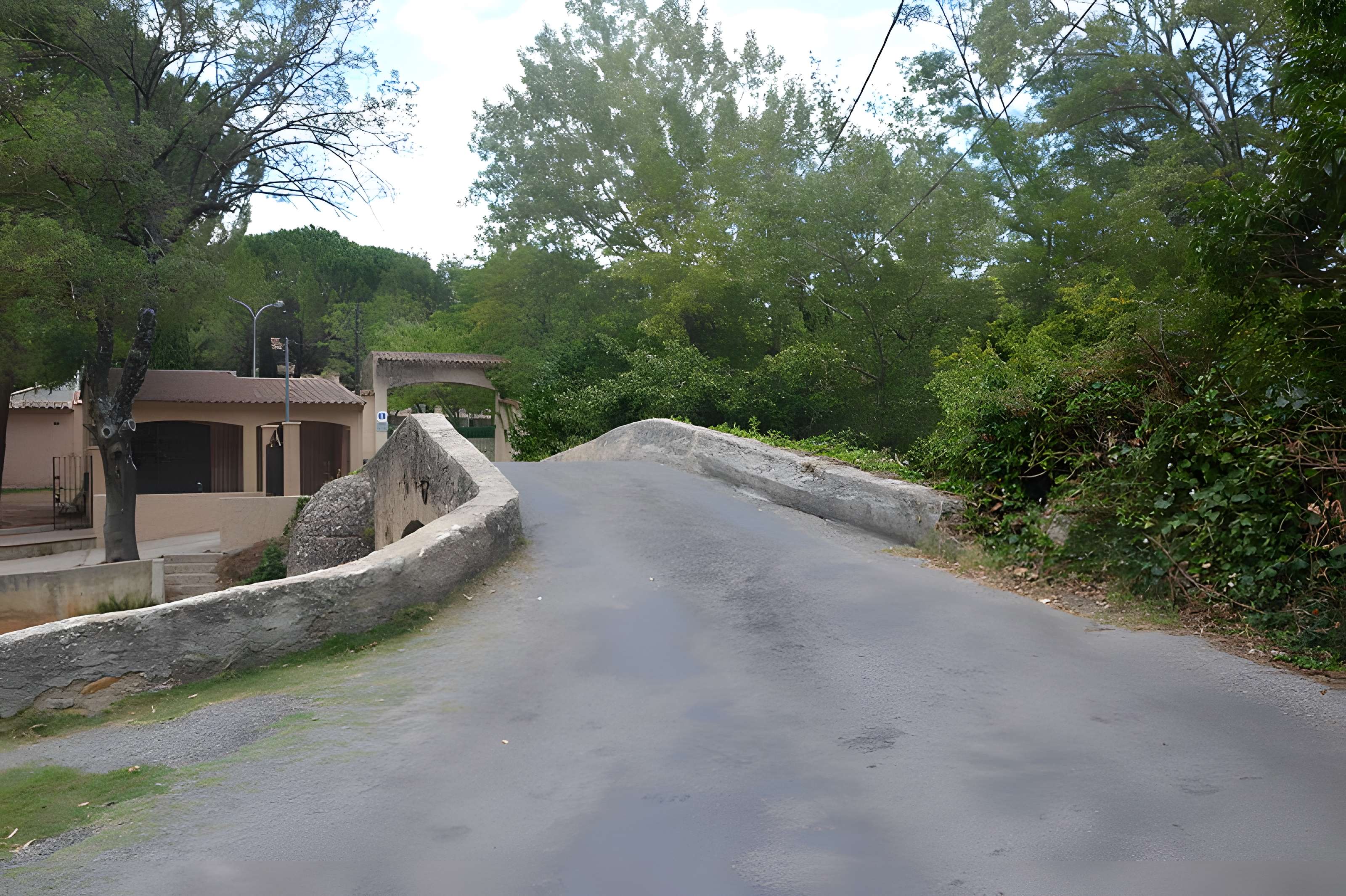 Pont du Gourgaret sur la Bresque