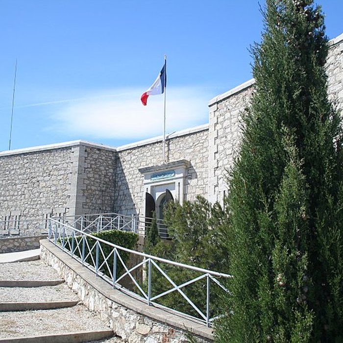 Photo de Tour Beaumont, située Colline du Mont-Faron, actuel Mémorial du débarquement en Provence