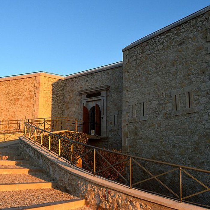 Photo de Tour Beaumont, située Colline du Mont-Faron, actuel Mémorial du débarquement en Provence
