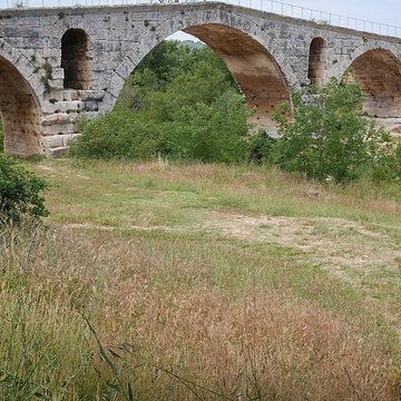 Pont Julien