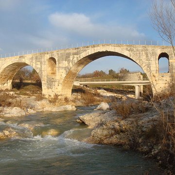 Pont Julien