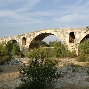 Pont Julien
