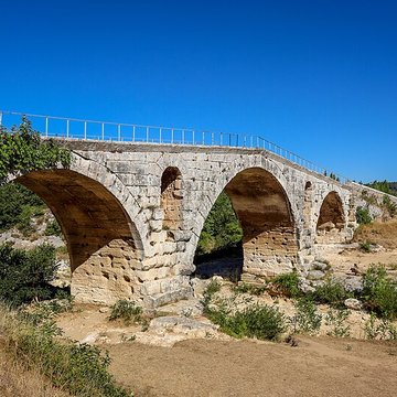 Pont Julien