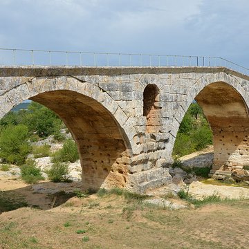 Pont Julien