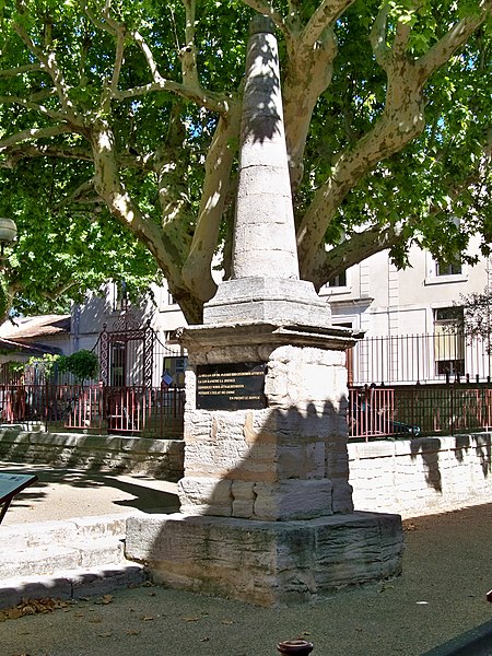 Photo de Monument commémoratif aux victimes de la Révolution, dit aussi la pyramide