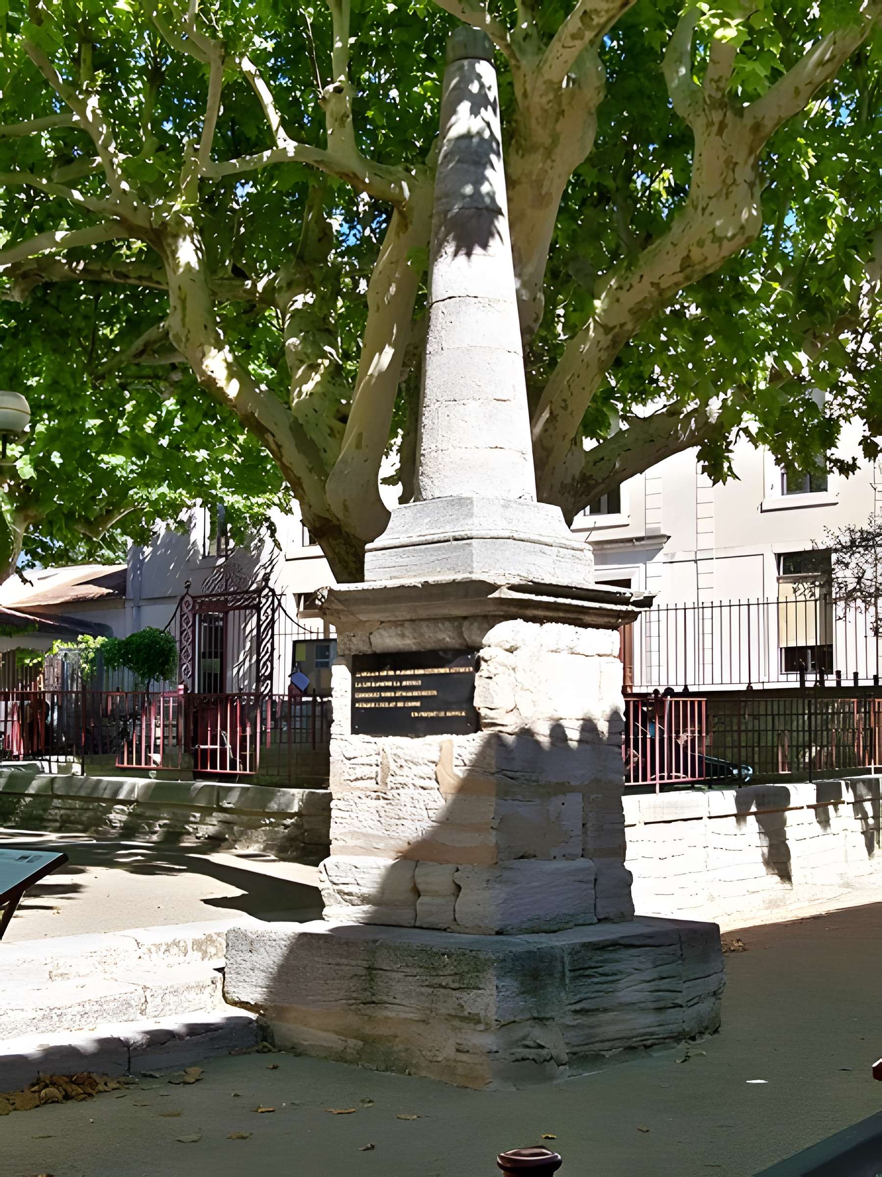 Monument commémoratif aux victimes de la Révolution, dit aussi la pyramide