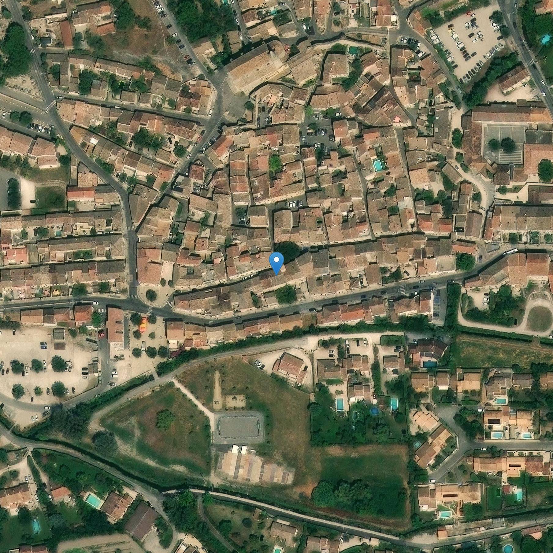 Photo de Houses located at 19-21 rue Aristide Briand, known as the former Château Bas