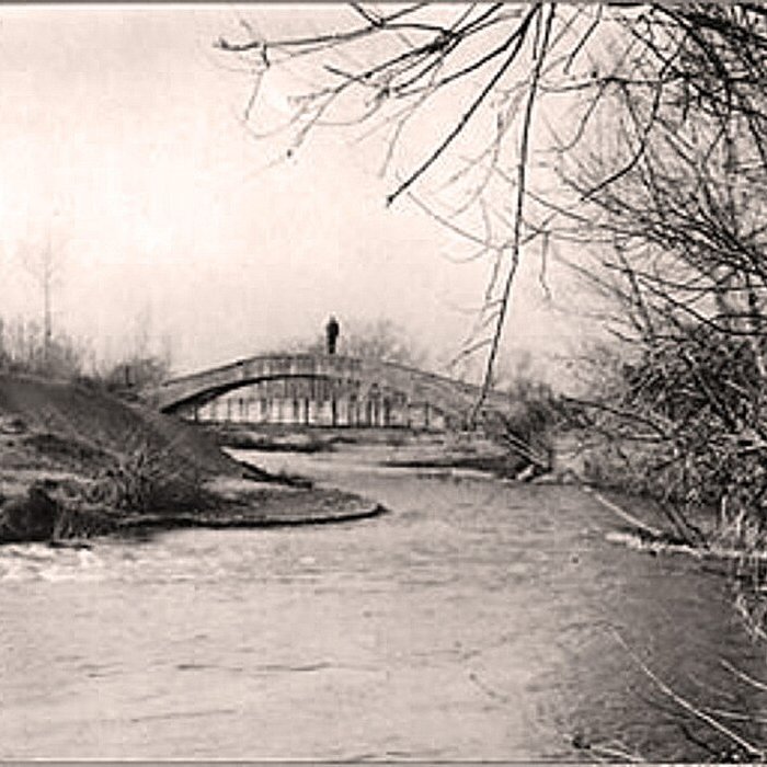 Photo de Pont aqueduc de la Canaù, ouvrage dart du canal Saint-Julien sur la rivière le Coulon, situé au quartier Entre-Deux-Vallats