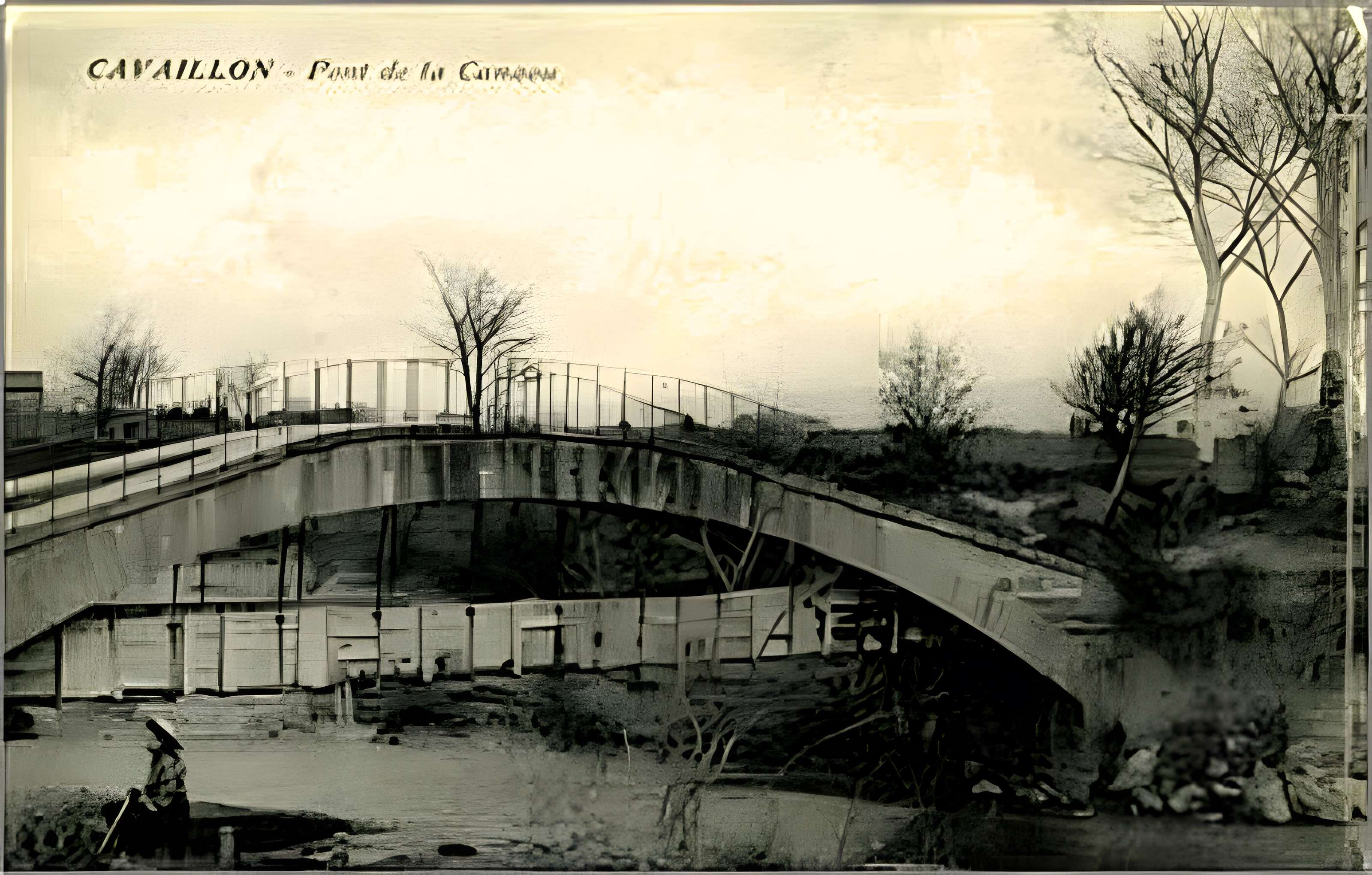 Pont aqueduc de la Canaù, ouvrage d'art du canal Saint-Julien sur la rivière le Coulon, situé au quartier Entre-Deux-Vallats