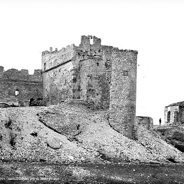 Monastère fortifié de Thouzon