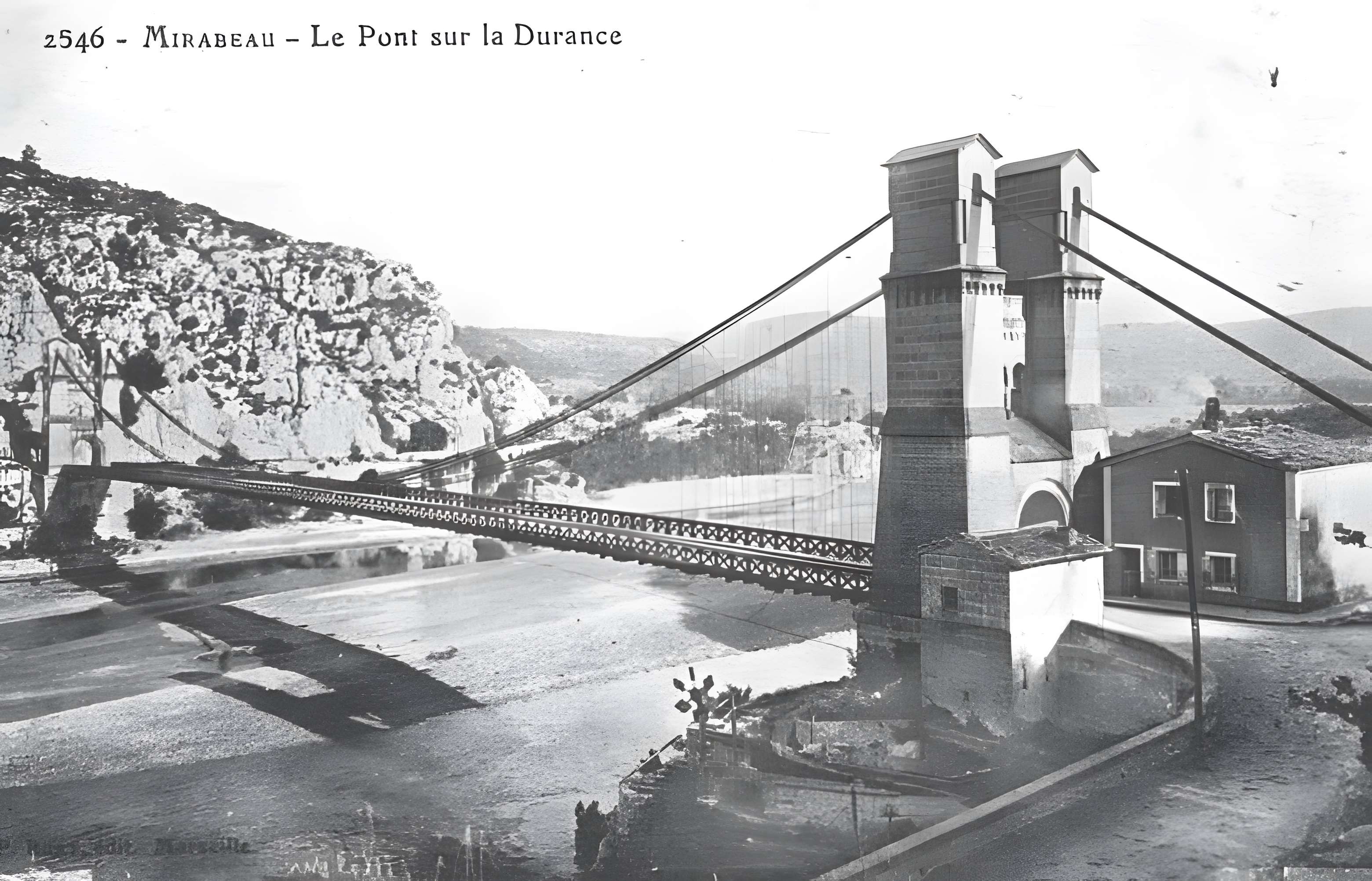 Ancien pont suspendu de Mirabeau
