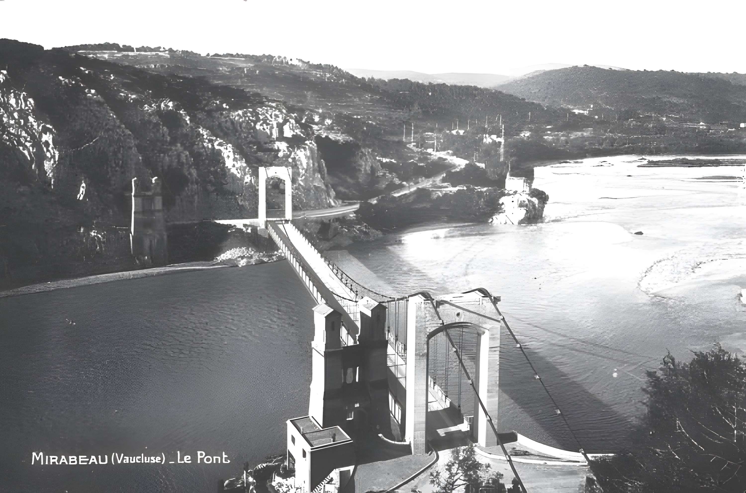 Ancien pont suspendu de Mirabeau