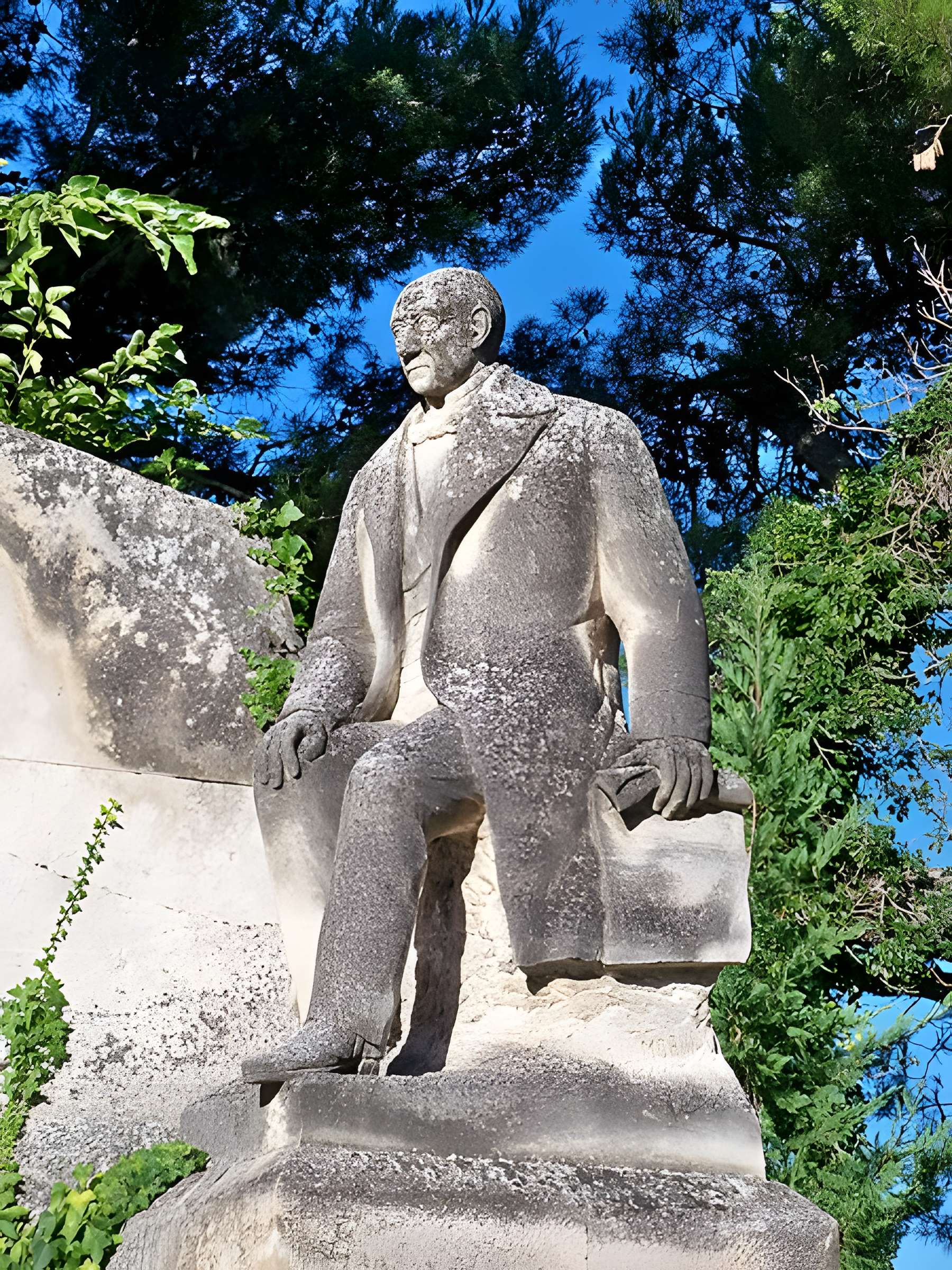 Monument commémoratif à Louis Giraud