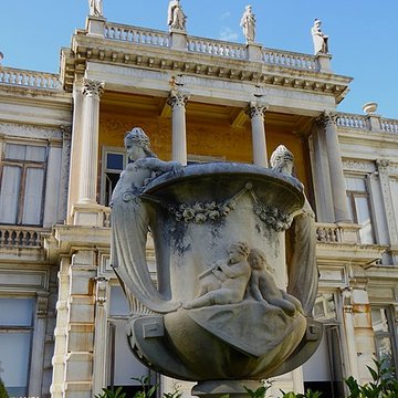 Ancienne villa les Palmiers, actuellement Archives municipales, et son parc, actuellement parc des Grands Cèdres