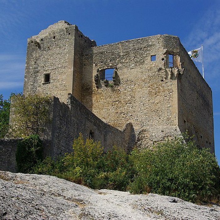 Photo de Château ruines et rocher qui les porte