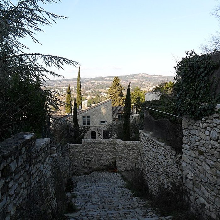 Photo de Château ruines et rocher qui les porte