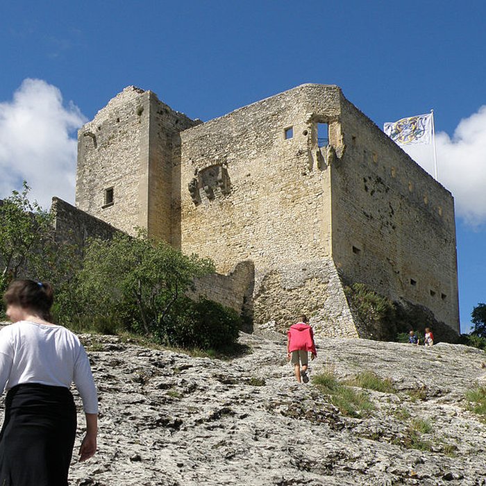 Photo de Château ruines et rocher qui les porte