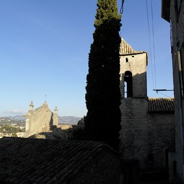 Château ruines et rocher qui les porte