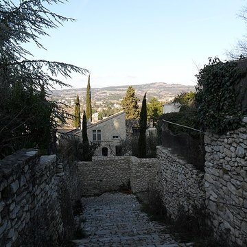 Château ruines et rocher qui les porte