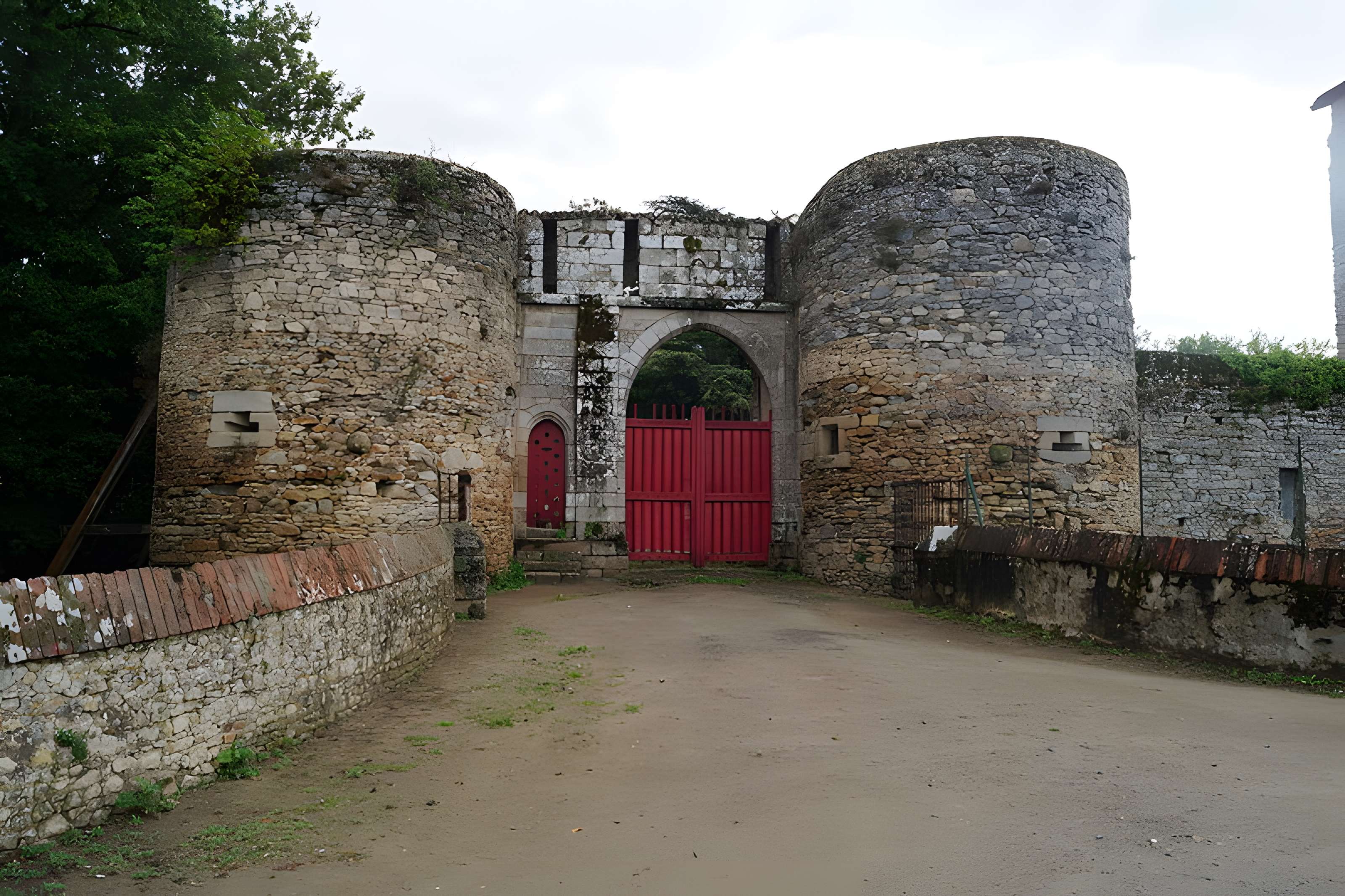 Château (ruines du vieux)