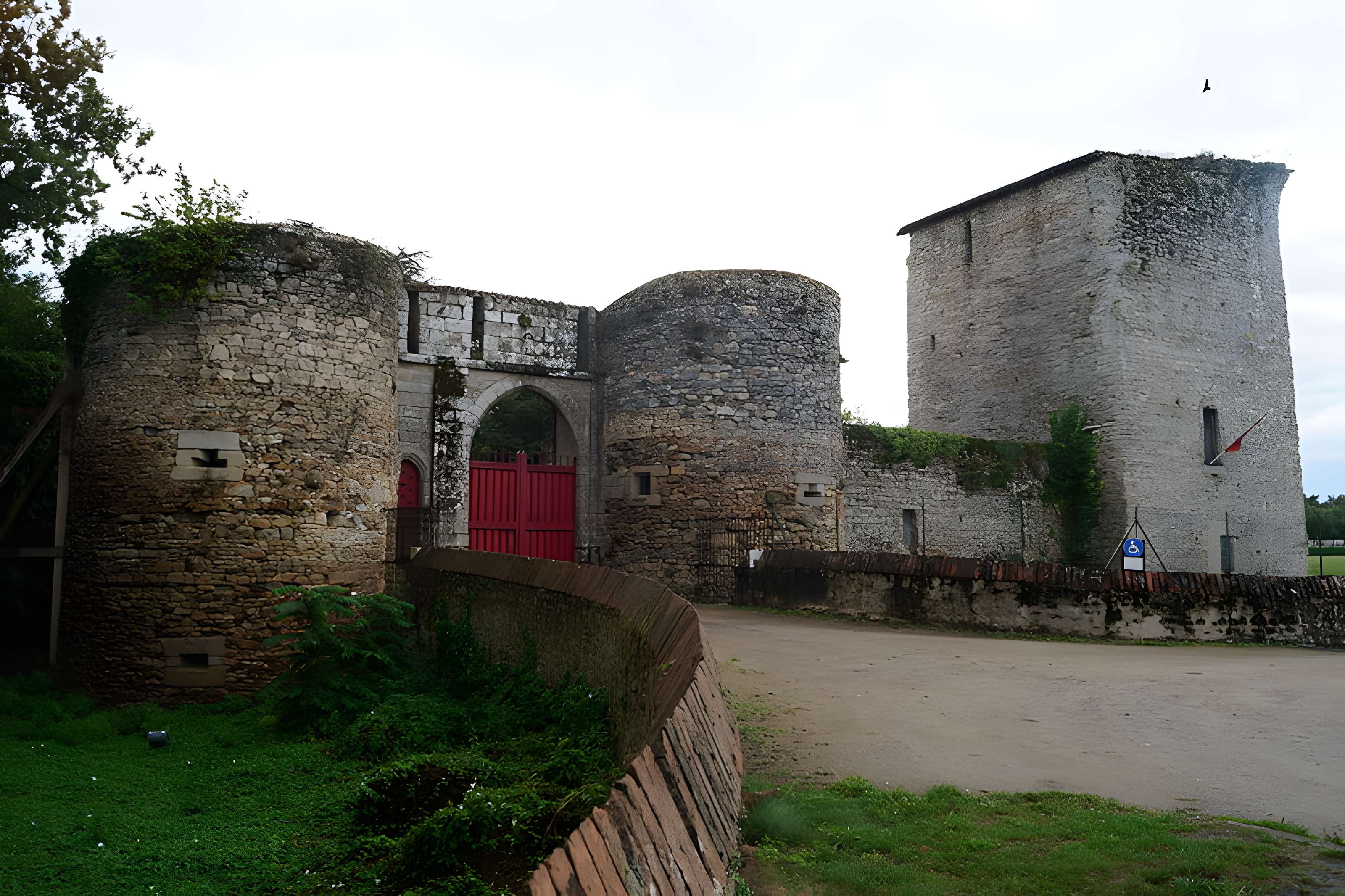 Château (ruines du vieux)
