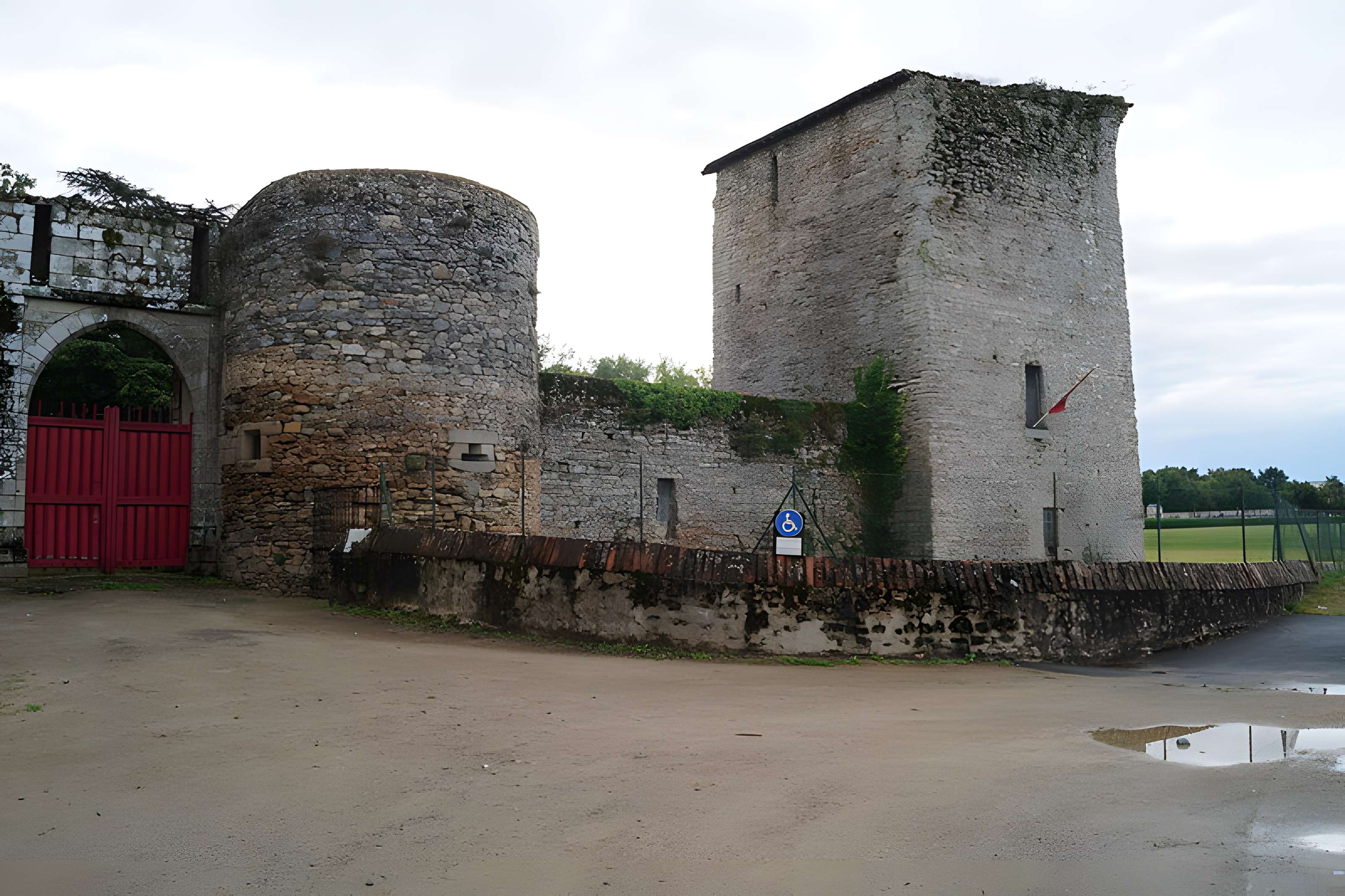 Château (ruines du vieux)