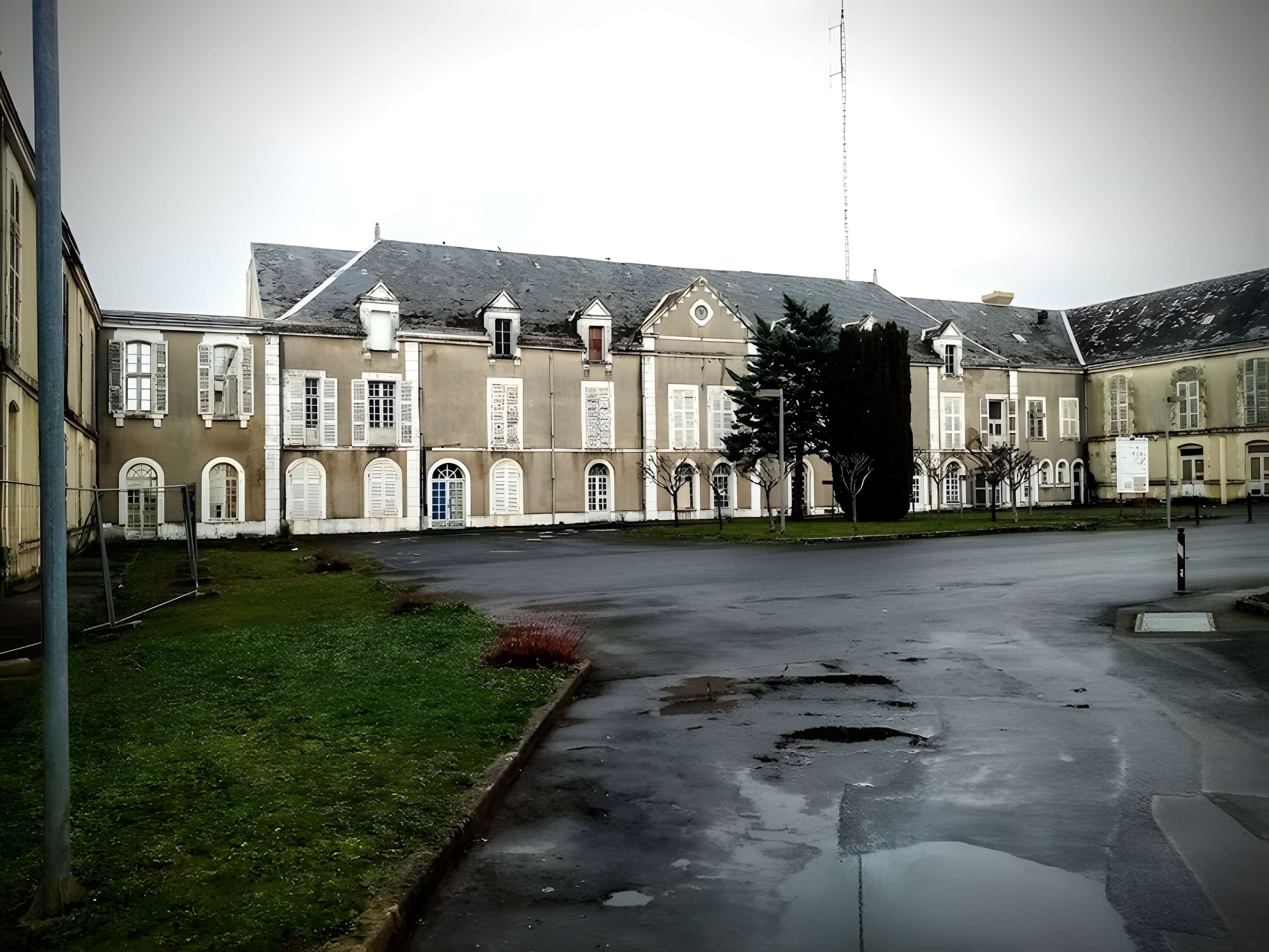 Ancien couvent des Tiercelettes, actuellement hôpital