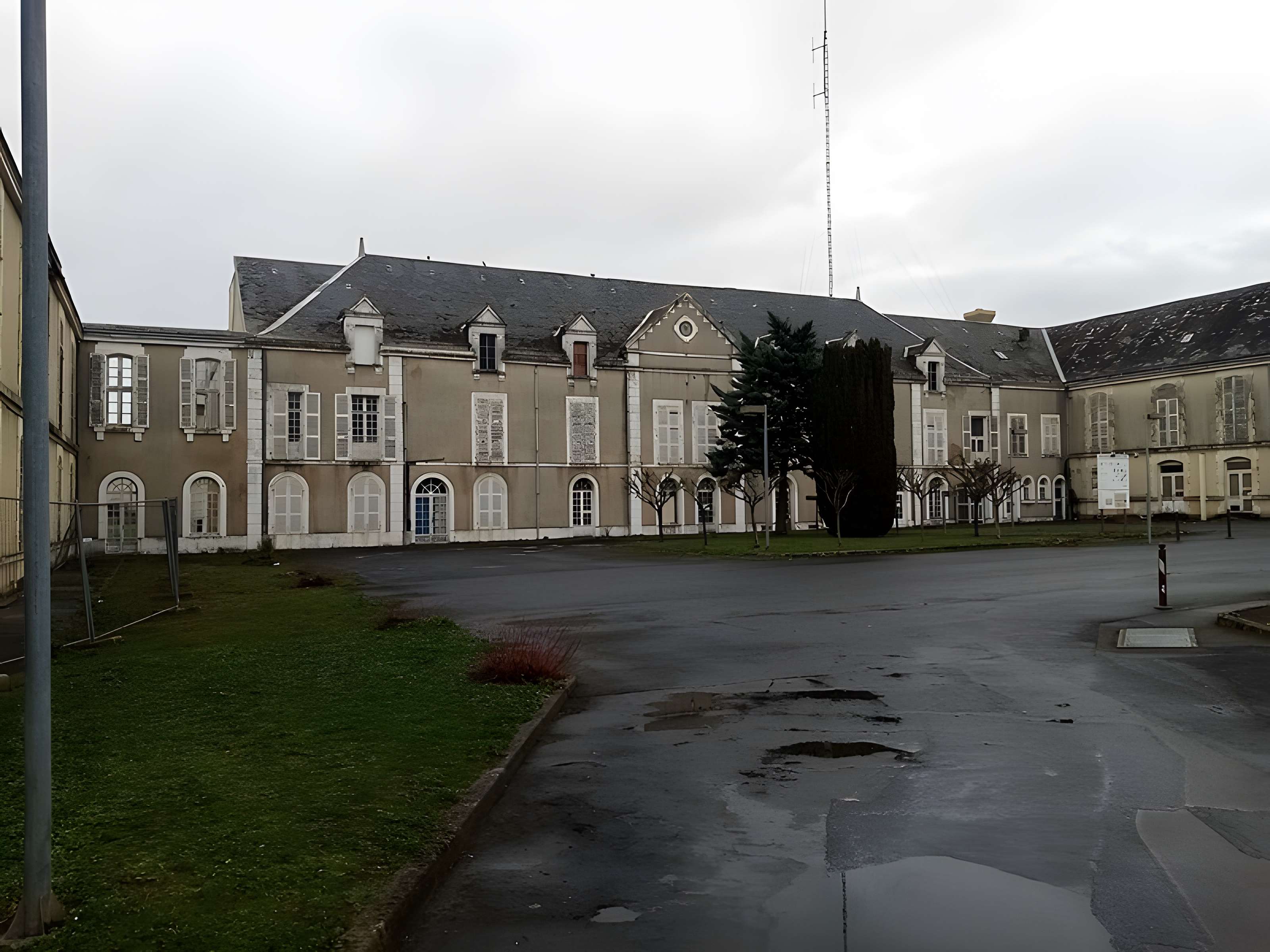 Ancien couvent des Tiercelettes, actuellement hôpital
