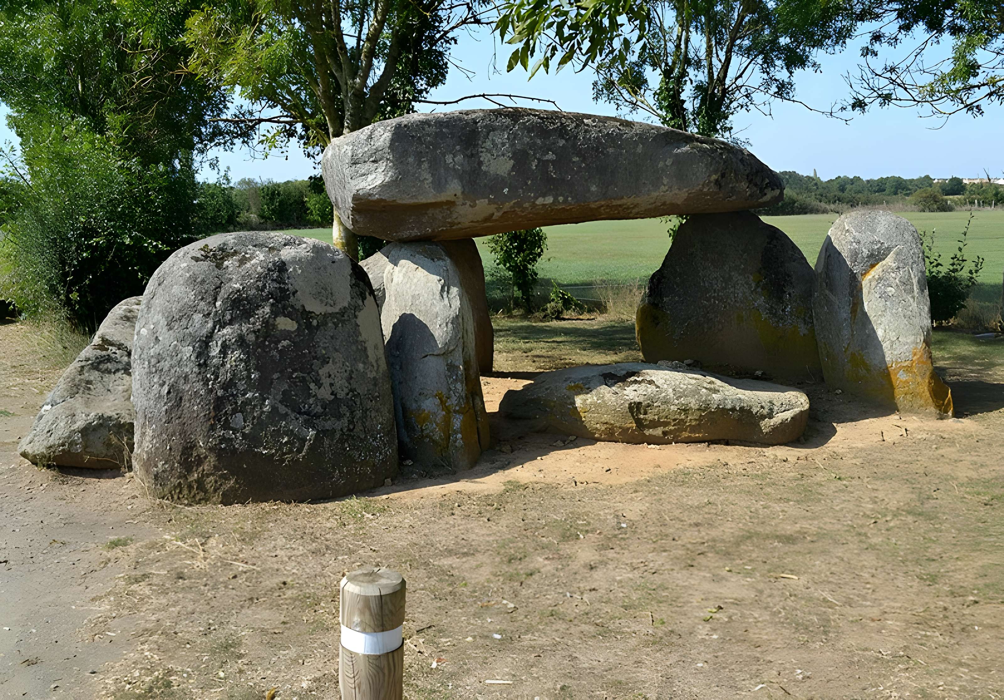 Dolmen dit de la Cour du Breuil