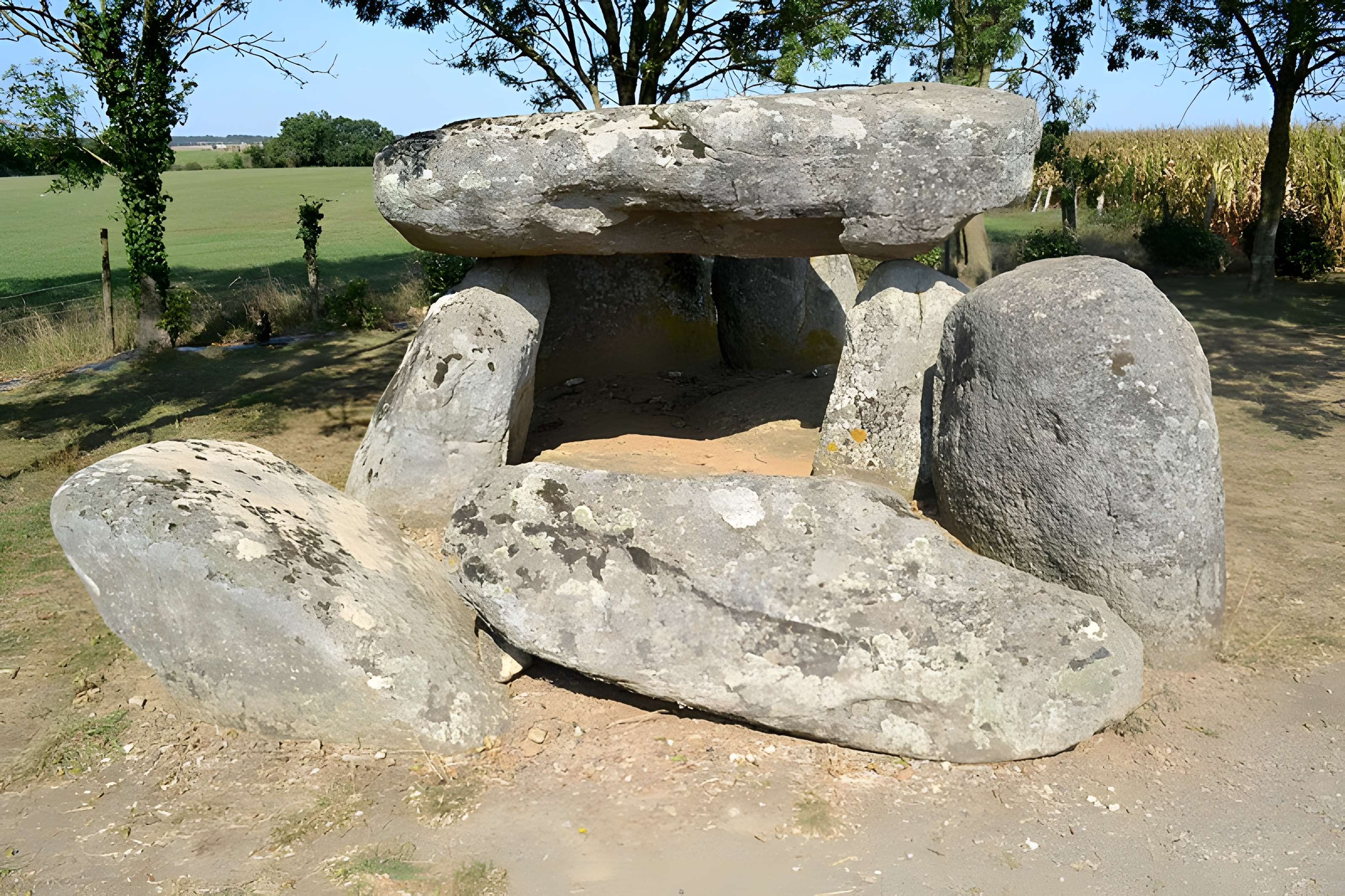 Dolmen dit de la Cour du Breuil