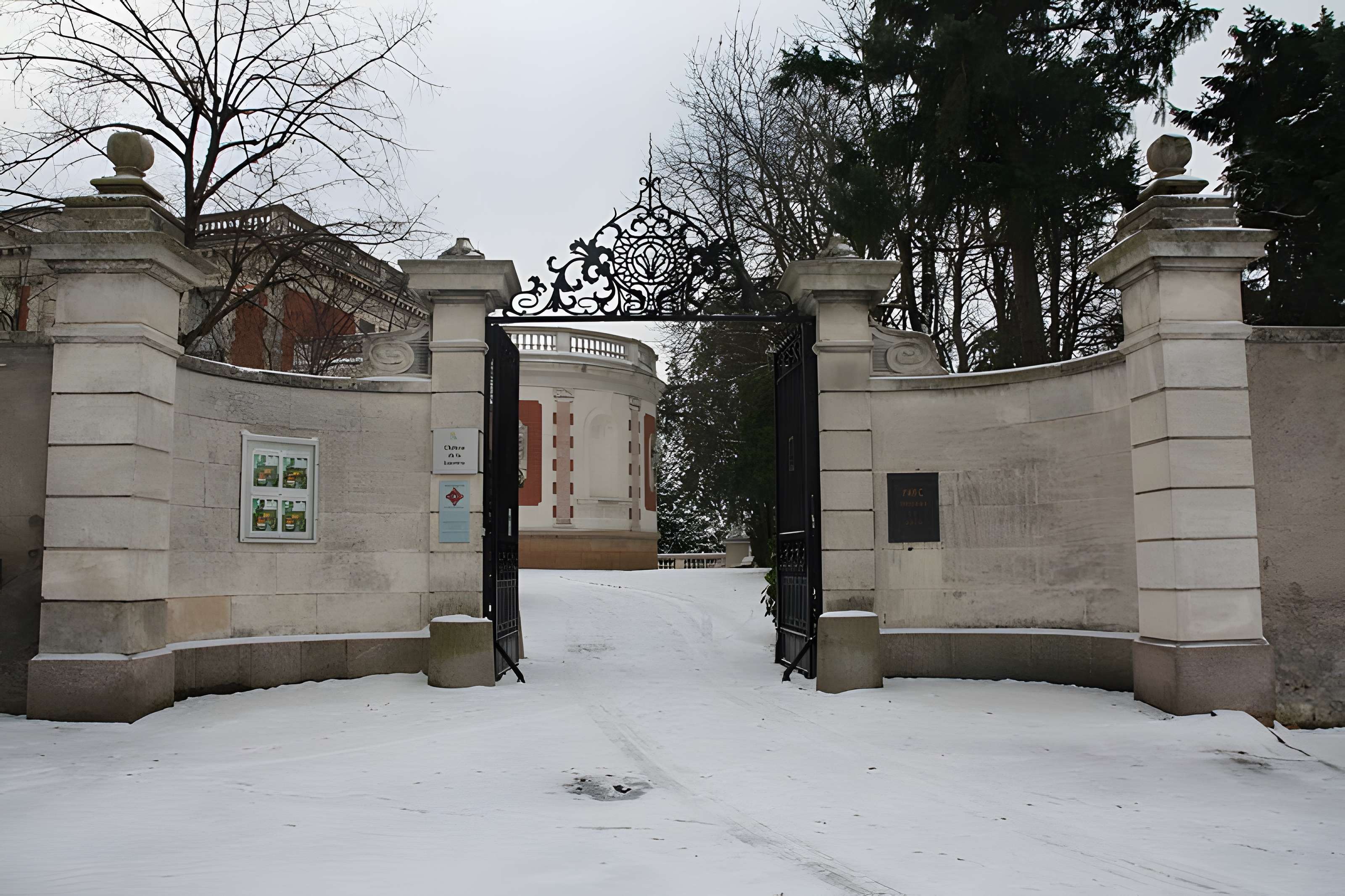 Parc et villa de la Louvière à Montluçon