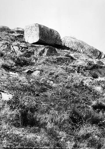 Photo de Menhir dice La Pierre-Fade