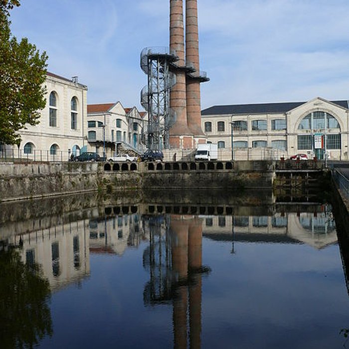 Photo de Manufacture darmes, actuellement Musée de lautomobile