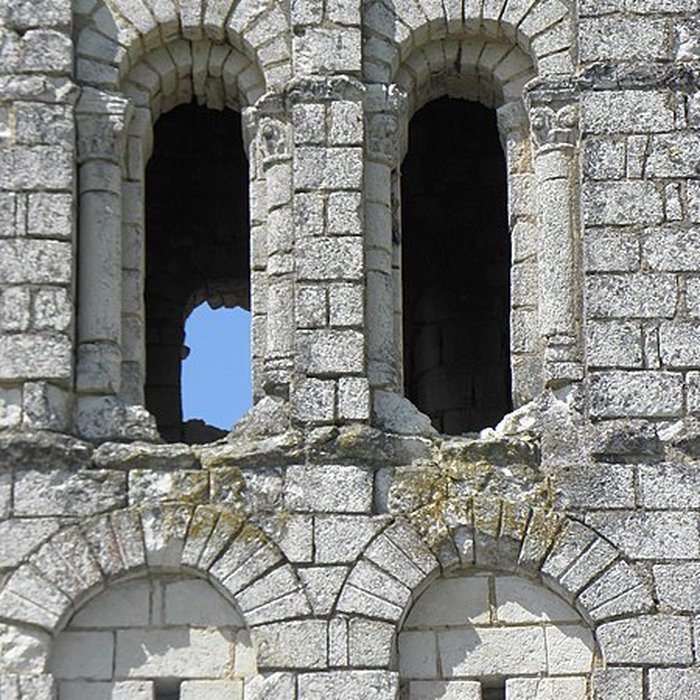 Photo de Restes de léglise Saint-Pierre