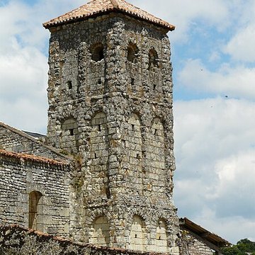 Restes de léglise Saint-Pierre