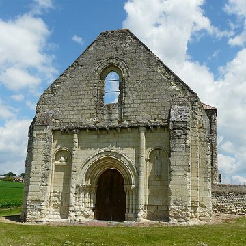 Restes de léglise Saint-Pierre